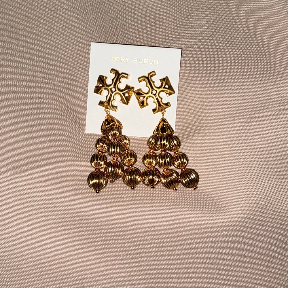 Tory Burch Gold Logo Beaded Tassel Statement Drop Earrings absolutely stunning 🤩 - Picture 2 of 4